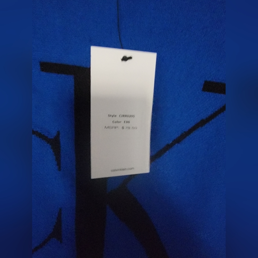 Oversized Calvin Klein sweater. Blue size Medium - Picture 3 of 5